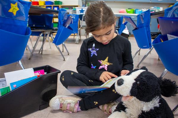 girl reading on the floor
